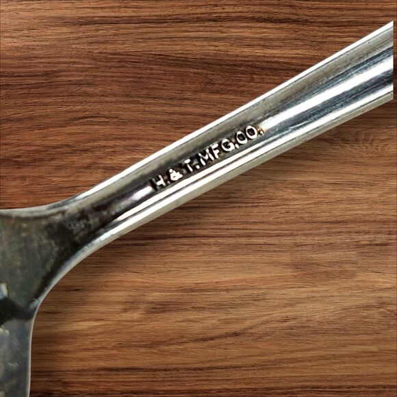 H&T MFG Co Meadow Flower 1940 Silverplate Serving Spoons Set of 2 Vintage Flat - Picture 4 of 5